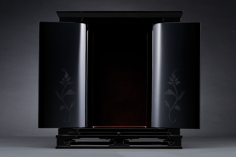 zushi-black-open.jpg